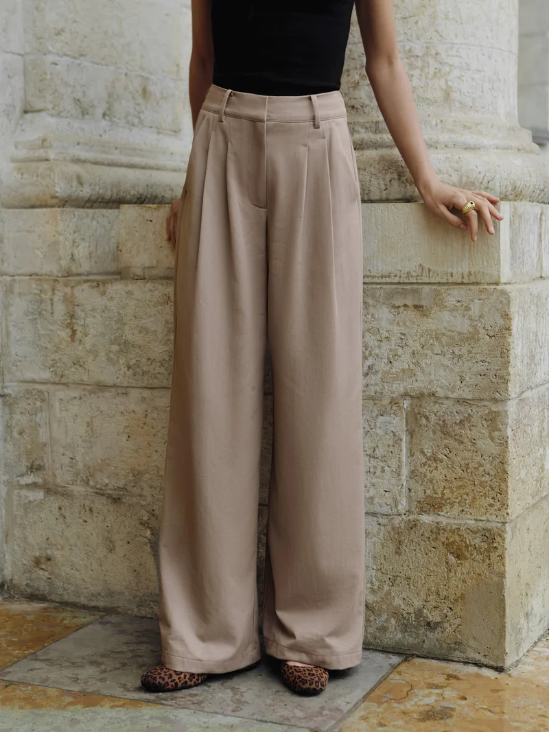 Lichi Loose trousers with pleats