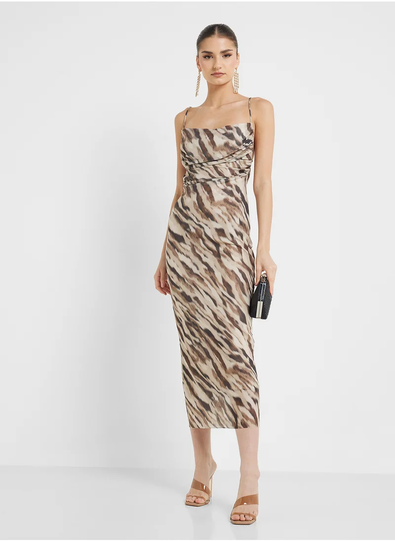 جينجر Strappy Animal Print Backless Dress