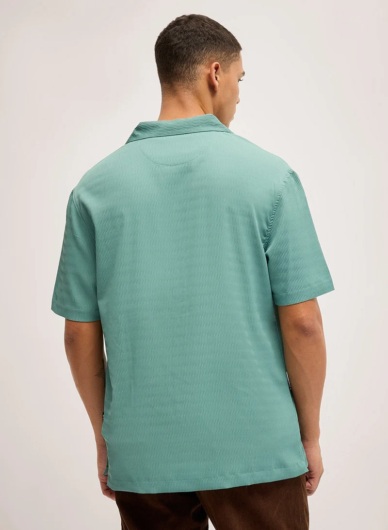 THE BEAR HOUSE Mens Slim Fit, Short Sleeve, Breathable, Comfortable, All Day Wear Shirt, Perfect for Casual Outings, Work Environments, or Relaxing