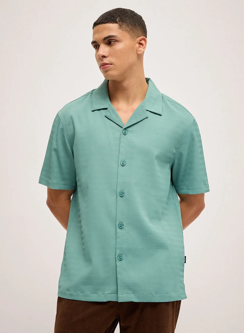 THE BEAR HOUSE Mens Slim Fit, Short Sleeve, Breathable, Comfortable, All Day Wear Shirt, Perfect for Casual Outings, Work Environments, or Relaxing