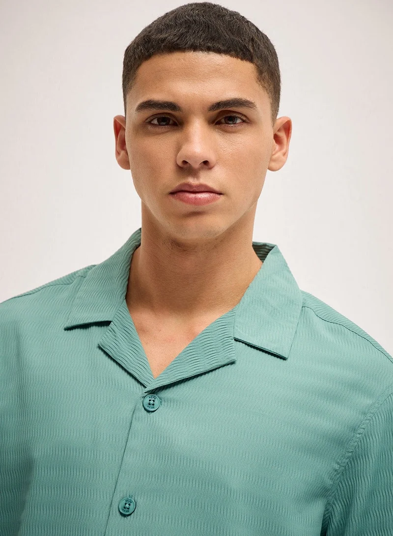 THE BEAR HOUSE Mens Slim Fit, Short Sleeve, Breathable, Comfortable, All Day Wear Shirt, Perfect for Casual Outings, Work Environments, or Relaxing