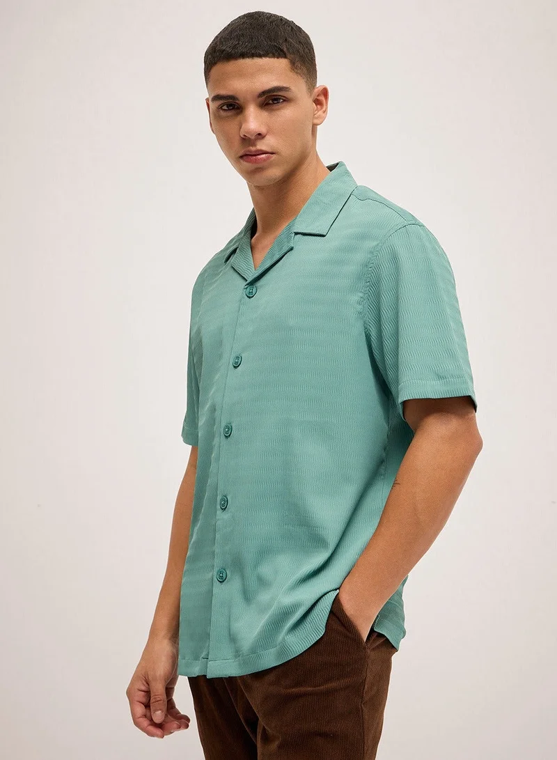 Mens Slim Fit, Short Sleeve, Breathable, Comfortable, All Day Wear Shirt, Perfect for Casual Outings, Work Environments, or Relaxing