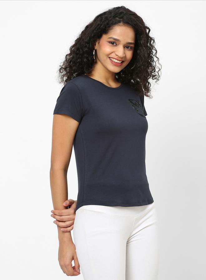 ميش تيشيرت نسائي قصير الأكمام مزين بتفاصيل من ميش باللون الكحلي - Image 3