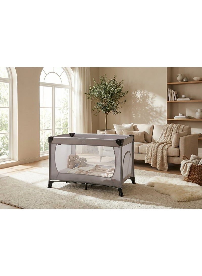 آسي بلاي سرير أطفال قابل للحمل وقابل للطي للسفر، سرير لعب وسرير سفر مع مرتبة مريحة، مركز حضانة مثالي للرضّع. - Image 2