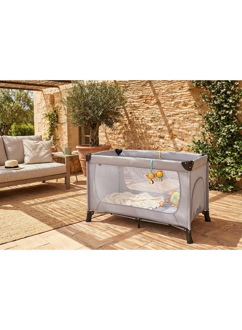 آسي بلاي سرير أطفال قابل للحمل وقابل للطي للسفر، سرير لعب وسرير سفر مع مرتبة مريحة، مركز حضانة مثالي للرضّع. - Image 3