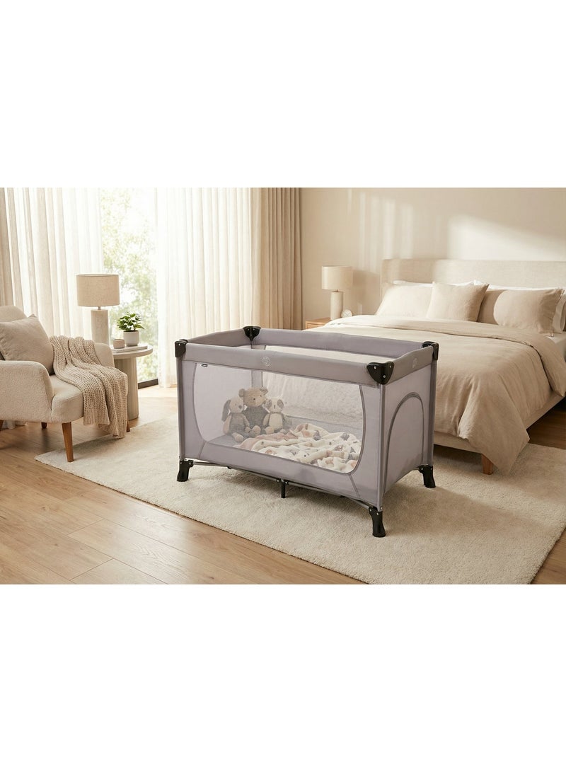 آسي بلاي سرير أطفال قابل للحمل وقابل للطي للسفر، سرير لعب وسرير سفر مع مرتبة مريحة، مركز حضانة مثالي للرضّع. - Image 4