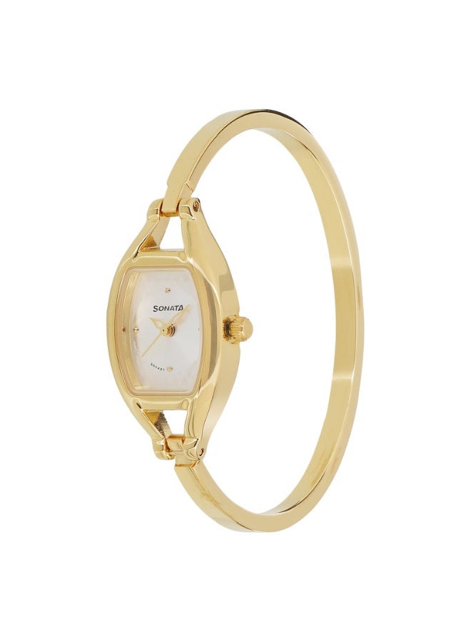 Sonata ساعة أنالوج نسائية 8114YM06 - قرص شامباني، حزام من الفولاذ المقاوم للصدأ بلون ذهبي، حركة كوارتز، مقاومة للماء حتى 3 ATM، ساعة أنيقة وجاهزة كهدية - Image 2