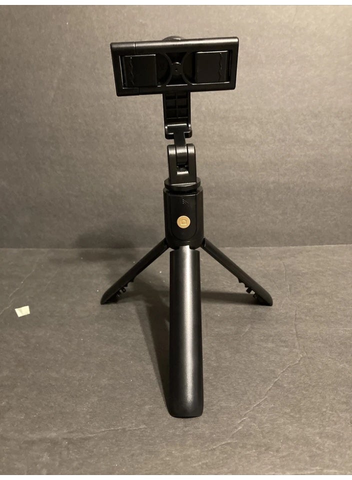 Green Tiger 3-in-1 Wireless Bluetooth Selfie Stick with Integrated Tripod and 360 Degree Rotation - Black - Image 2