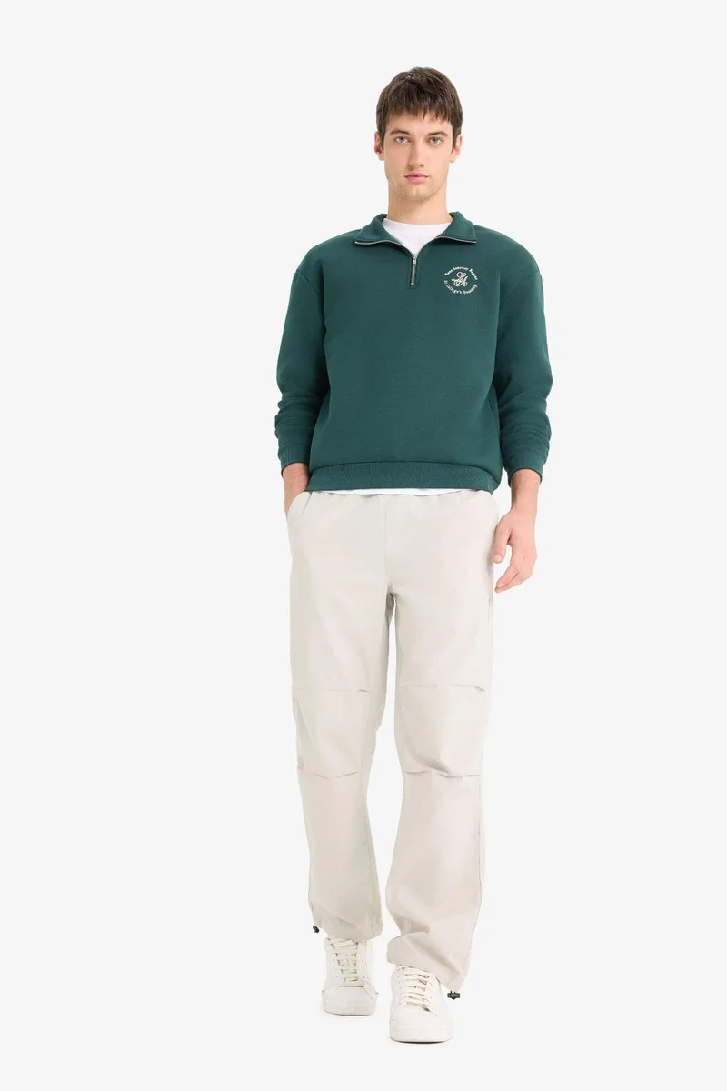 ديفاكتو Boxy Fit Stand Collar Slogan Patterned Sweatshirt