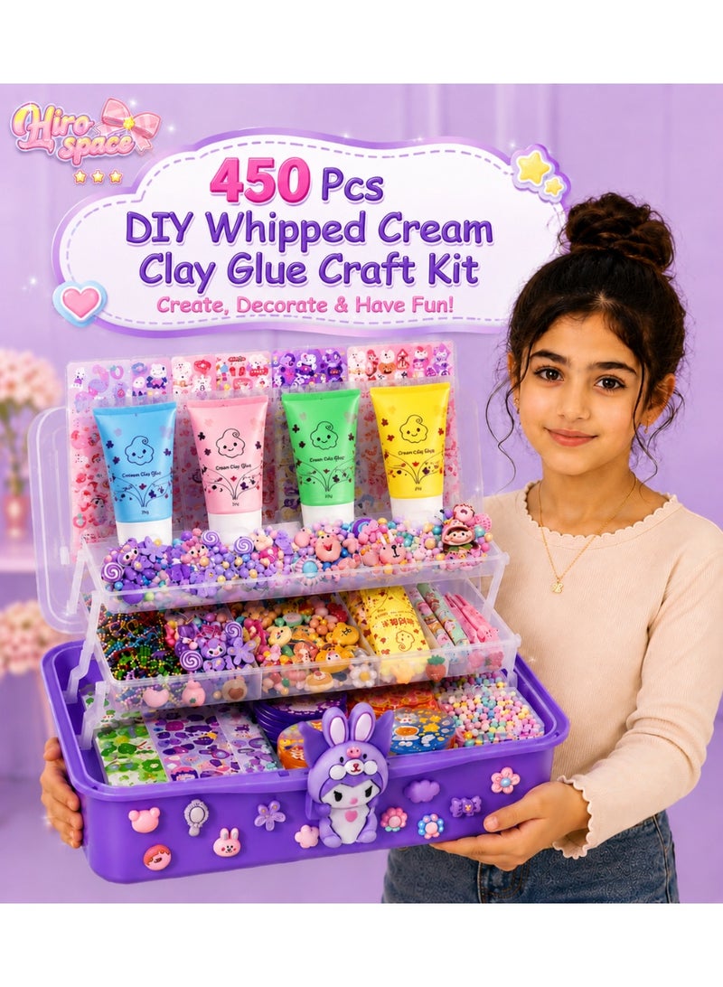 هيروسبيس 450 قطعة مجموعة DIY لصناعة الحرف اليدوية بكريم التزيين للبنات باللون البنفسجي الجميل، طقم ملصقات كرتونية وإكسسوارات وسلاسل مفاتيح، مع صندوق تخزين محمول، لعبة فنية إبداعية وهدية عيد ميلاد مثالية للأطفال - Image 1