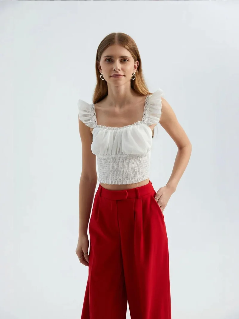 زوبعة بلوزة بدون أكمام مكشكشة