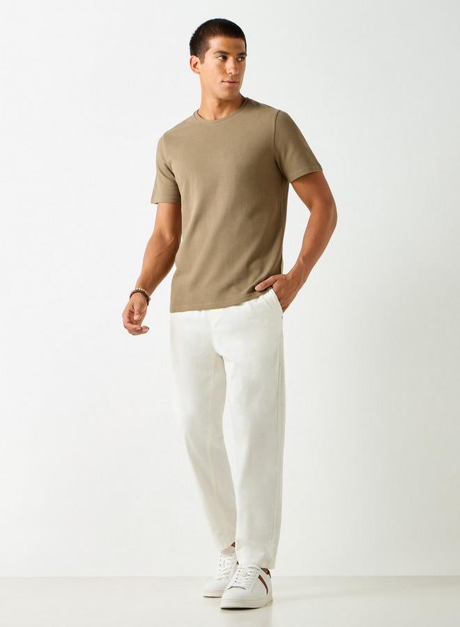 ايكونيك تيشيرت بارز الملمس بياقة ضيّقة وأكمام قصيرة من آيكونيك - Image 2