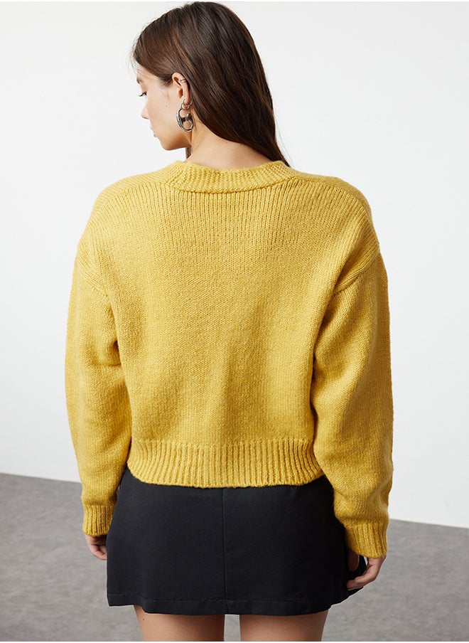 trendyol Yellow Soft Textured Embroidery Detailed V-Neck Knitwear Cardigan TWOAW24HI00237  - Image 5