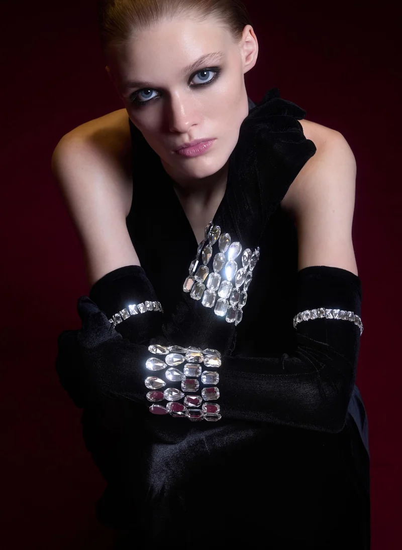 Lichi Velvet gloves with crystal decor and drapery