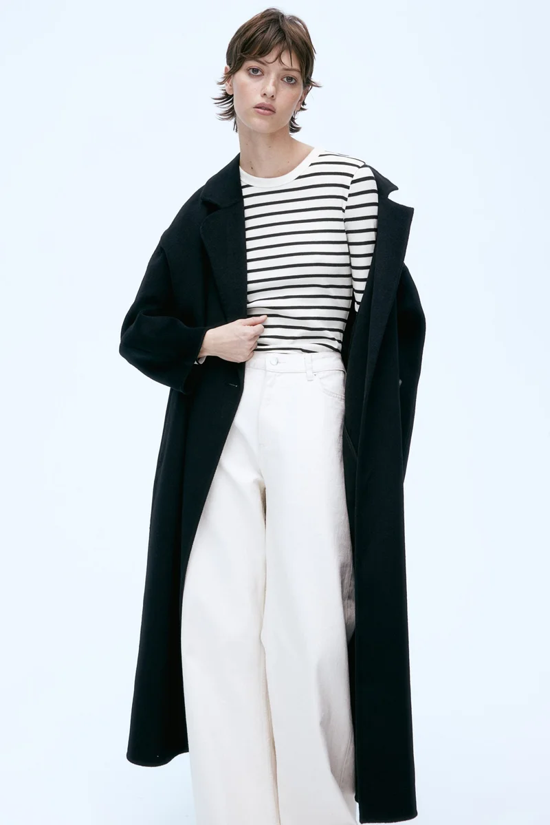 اتش اند ام بلوزة من الجيرسيه المرن