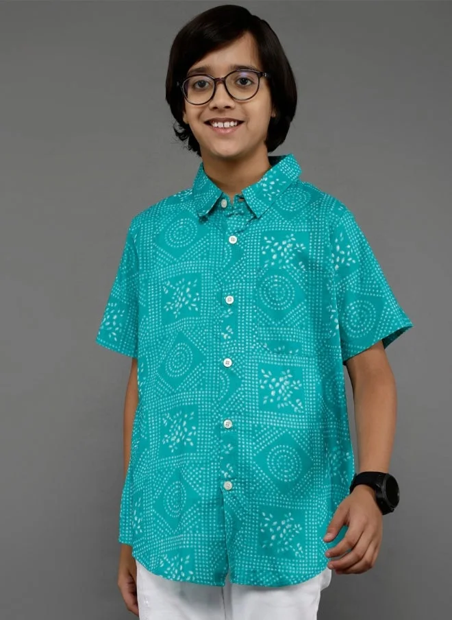 أيه كيه إس قميص كاجوال مطبوع باللون الأزرق الفيروزي للأولاد