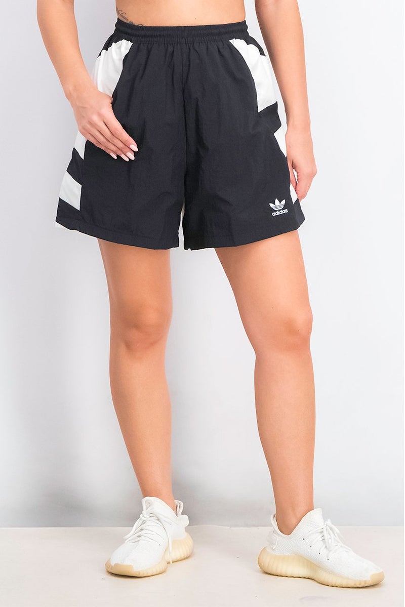 Adidas شورتات رياضية للنساء بشعار كبير، أسود وأبيض - Image 1