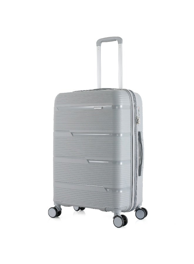 اتش تي اجعل كل رحلة أكثر سلاسة مع حقيبة أمتعة إتش تي المُفحصة، المصممة للمسافرين الذين يُقدّرون الأمان والقوة والبساطة. تتضمن هذه المجموعة حقيبة مُفحصة مقاس 24 بوصة، مثالية لجميع أنواع الرحلات، من الرحلات الليلية إلى العطلات الطويلة.  صُنعت الحقائب من غلاف صلب متين من البولي بروبيلين (PP)، وهي مقاومة للخدوش والصدمات للحفاظ على أمتعتك آمنة. تنزلق عجلات دوارة ناعمة في موديلات 24 بوصة بسهولة على أي تضاريس - من الشوارع المرصوفة بالحصى إلى صالات المطارات. يتيح مقبض العربة التلسكوبي المزود بزر ضغط حركة مريحة ويُضبط ليناسب طولك.  كل حقيبة مبطنة بالكامل بقماش 210D وجيوب شبكية بسحاب للحفاظ على أغراضك محمية ومنظمة. لمزيد من راحة البال، تتميز موديلات 24 بوصة بسحابات مزدوجة الأسنان مضادة للسرقة، مقاومة للانحشار ومتينة.  إليك ما ستحصل عليه  حقيبة متوسطة الحجم مقاس ٢٤ بوصة (١٧.٣ × ٩.٨ × ٢٦ سم) - وزن ٣.٤ كجم وسعة ٦٥ لترًا، تكفي من ٤ إلى ٧ أيام. - Image 2