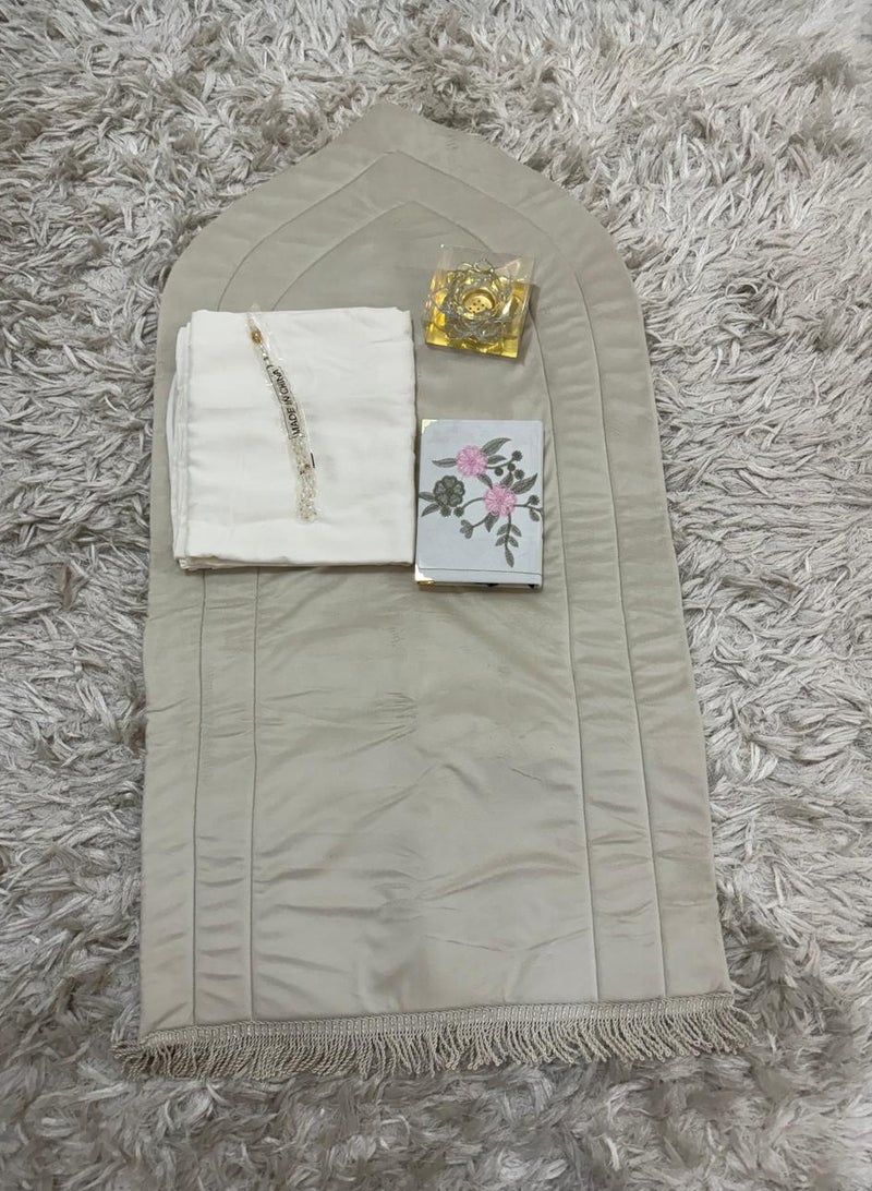 A prayer rug set consisting of 5 pieces, a quilted rug, a prayer sheet, an incense burner, a rosary, and a Qur’an suitable for a gift. - Image 1