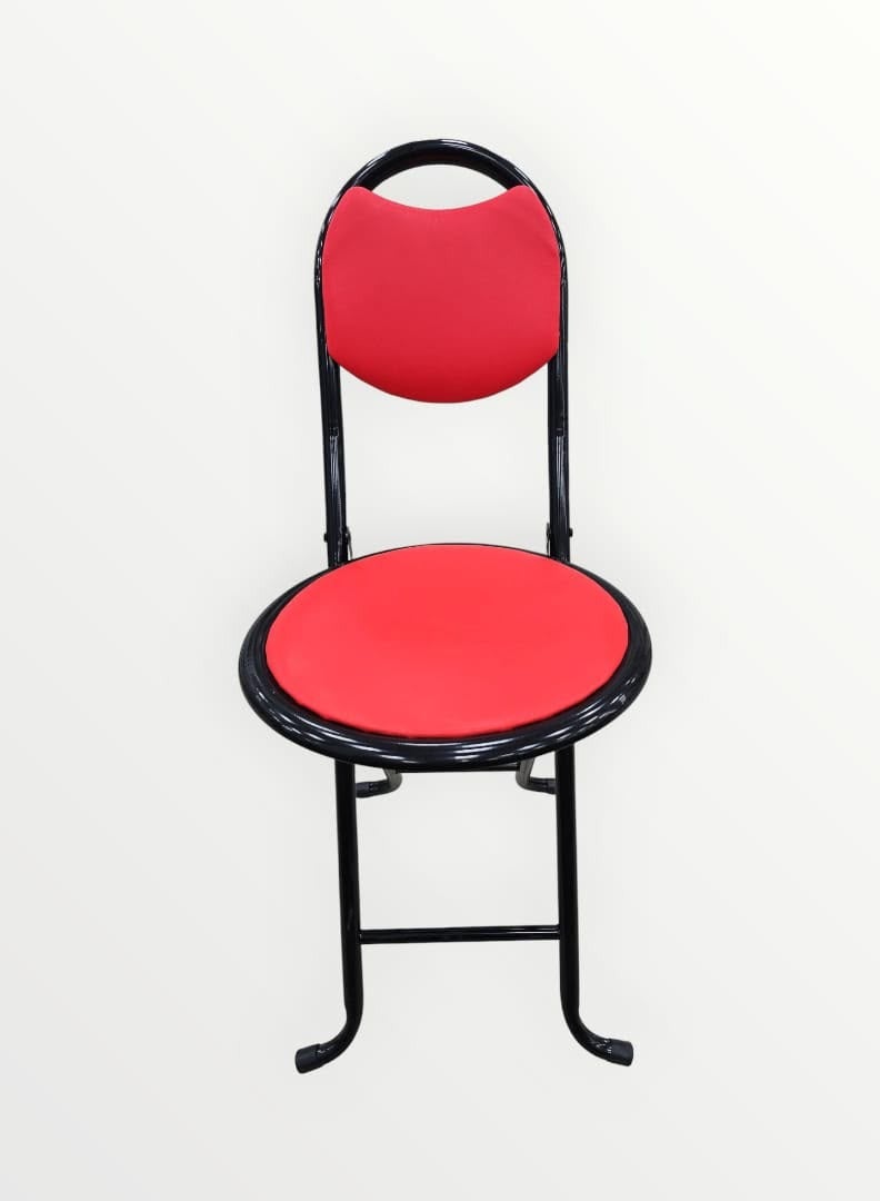 A folding chair with a padded seat and backrest, featuring a practical and comfortable design and a sturdy metal frame, suitable for everyday sitting and use at home, in the office, and in the hospitality industry. - Image 1