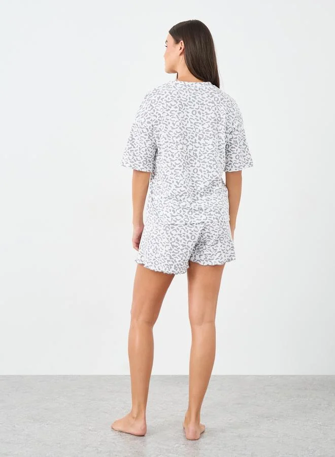 ستايلي Styli Leopard Print Drop Shoulder T-Shirt and Shorts Set