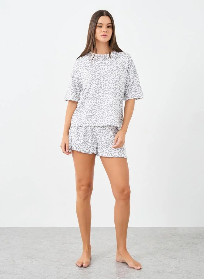 ستايلي Styli Leopard Print Drop Shoulder T-Shirt and Shorts Set