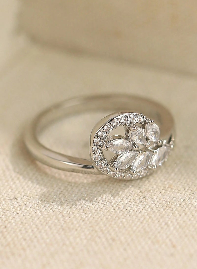 Luxury women's silver ring adorned with a sparkling stone, presented in an elegant gift box — perfect for gifting your loved one. Suitable for engagement parties, weddings, Mother's Day gifts, Valentine's Day, birthdays, and all special occasions size (7)  - Image 3
