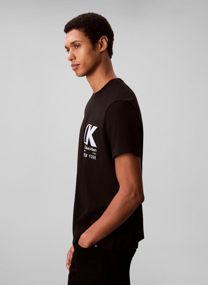 كالفن كلاين تيشيرت قصير بأكمام برسومات شعار - Image 3