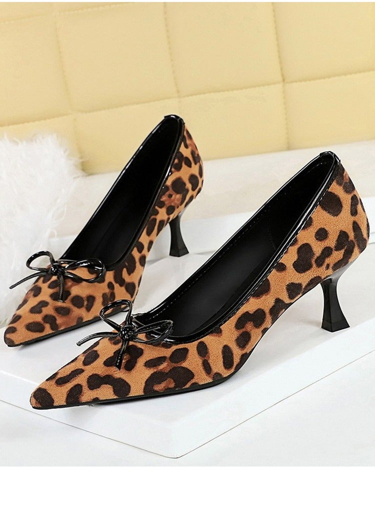 بيج تري مضخات جلد السويد النسائية أشارت إصبع القدم مغلق منتصف الكعب النمر الطباعة 6CM - Image 1