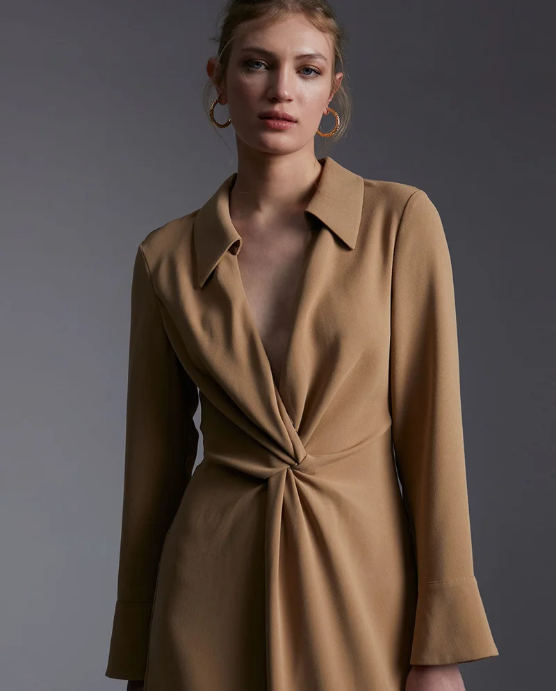 لولا كساديمونت فستان متوسط ​​الطول معقود