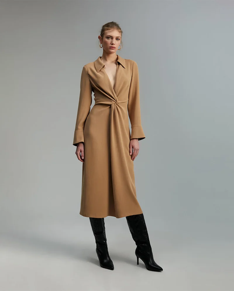 لولا كساديمونت فستان متوسط ​​الطول معقود