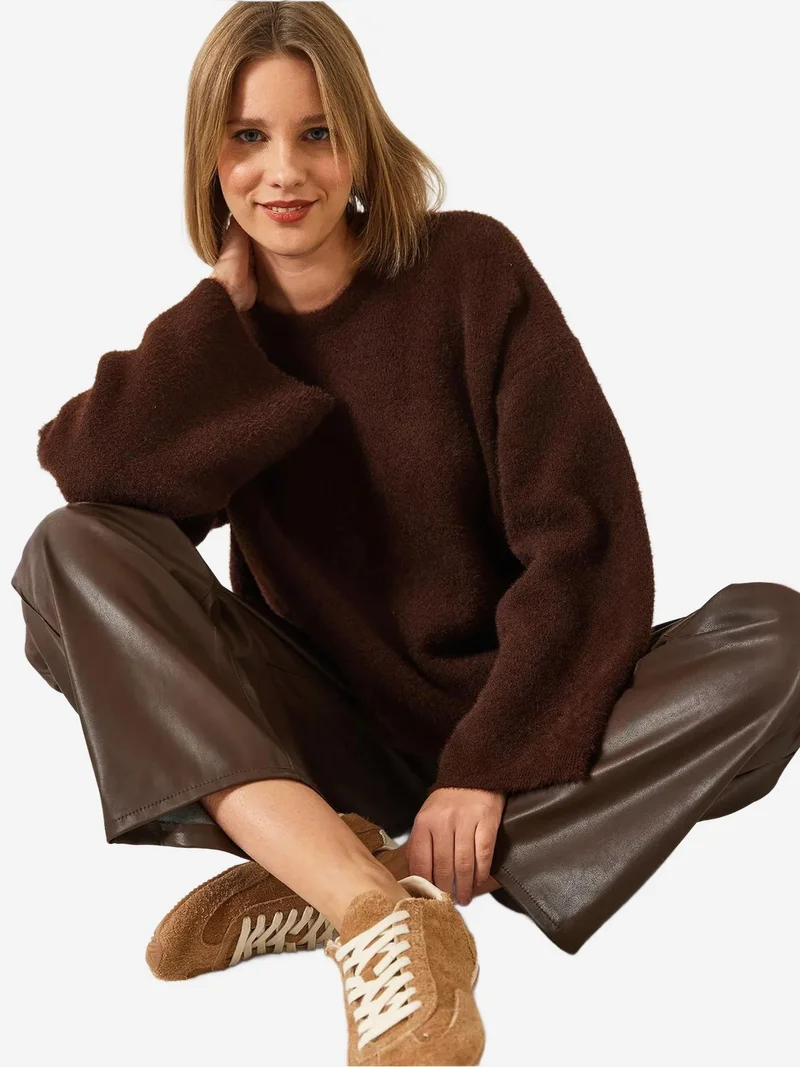 بيانكو لوتشي كنزة  كبيرة الحجم بياقة دائرية وتفاصيل فرو صناعي