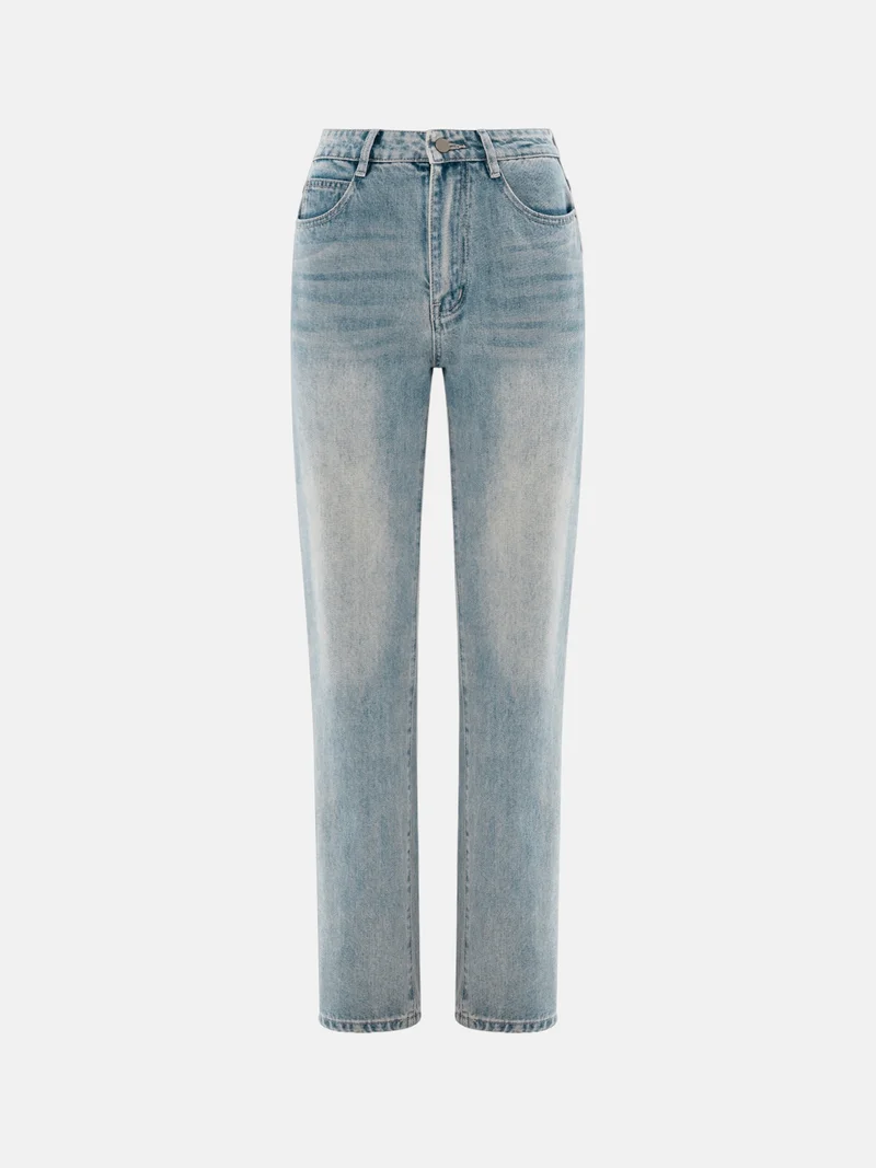 ليتشي بنطال جينز مستقيم مع لمسات ممزقة على الفخذين