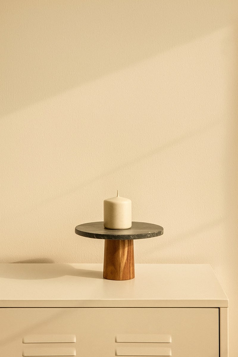 ماريا هومز حامل زخرفي من الرخام الأسود – قاعدة عرض دائرية مع قاعدة خشبية - Image 3