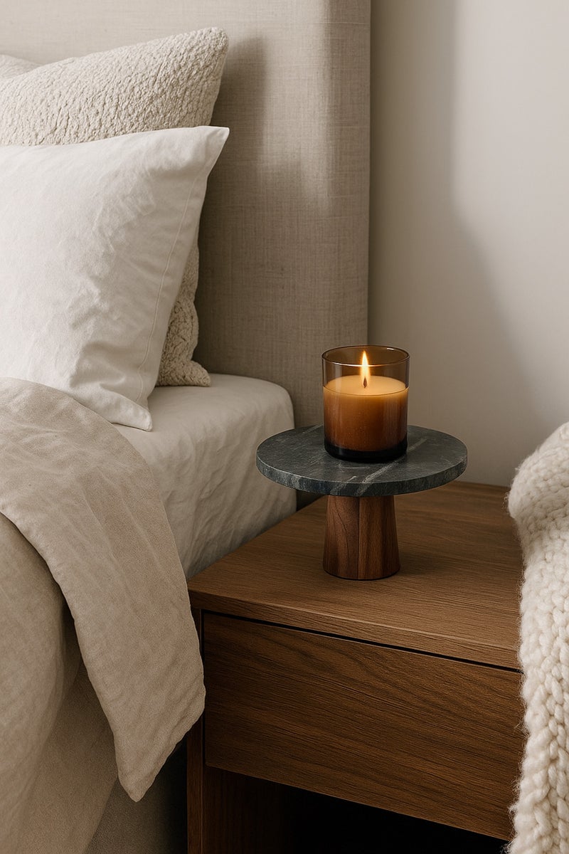 ماريا هومز حامل زخرفي من الرخام الأسود – قاعدة عرض دائرية مع قاعدة خشبية - Image 2