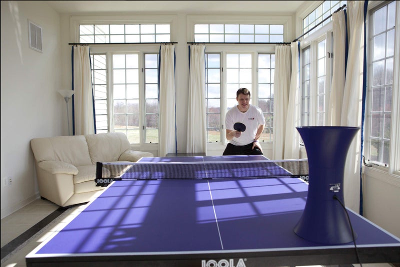 JOOLA روبوت تدريب تنس الطاولة iPong V300 - يقدم كرات بينغ بونغ بحجم 40 مم تلقائيًا - العب بمفردك بدون وضع التشغيل على طاولة تنس الطاولة الخاصة بك - نماذج متنوعة متاحة، الحجم 19، أزرق - Image 3