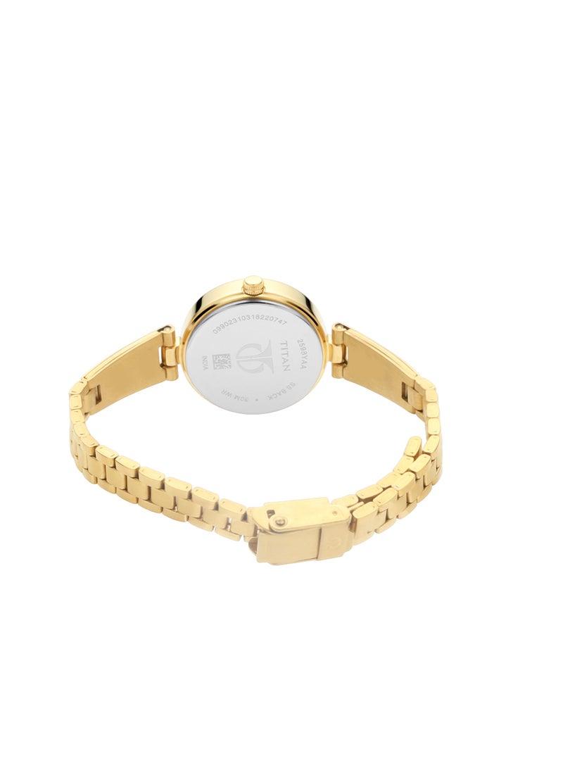 تيتان ساعة تيتان كوارتز بقرص فضي وسوار معدني للنساء - Image 4