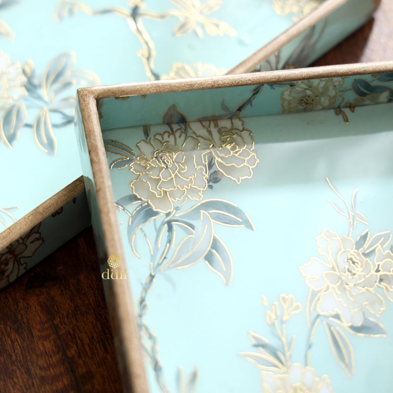 DULI مجموعة دُولي من 2 صينية خشبية MDF مطلية بالمينا | مجموعة صينيات مربعة من 2 | صينيات تقديم | صينية خشبية | ديكور المطبخ والطعام | صينية ريزين | 9x9 و 8x8 بوصة (مجموعة من 2 مربع - طيور أكوا ذهبية) - Image 4