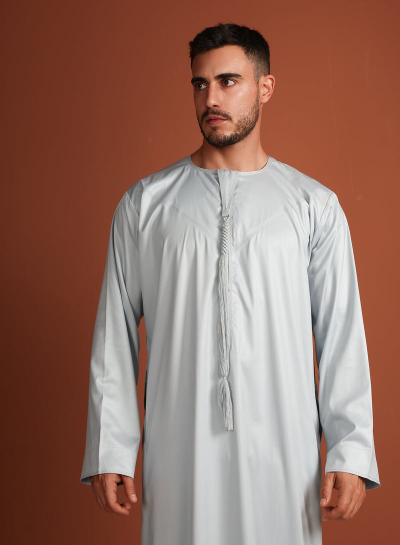 ييجو من مريم Kandora Idriss – Light Grey Emirati Kandhoura – Soft Cotton Blend | Modern Tradition & Comfort - 54CM - Light Grey  - Image 2