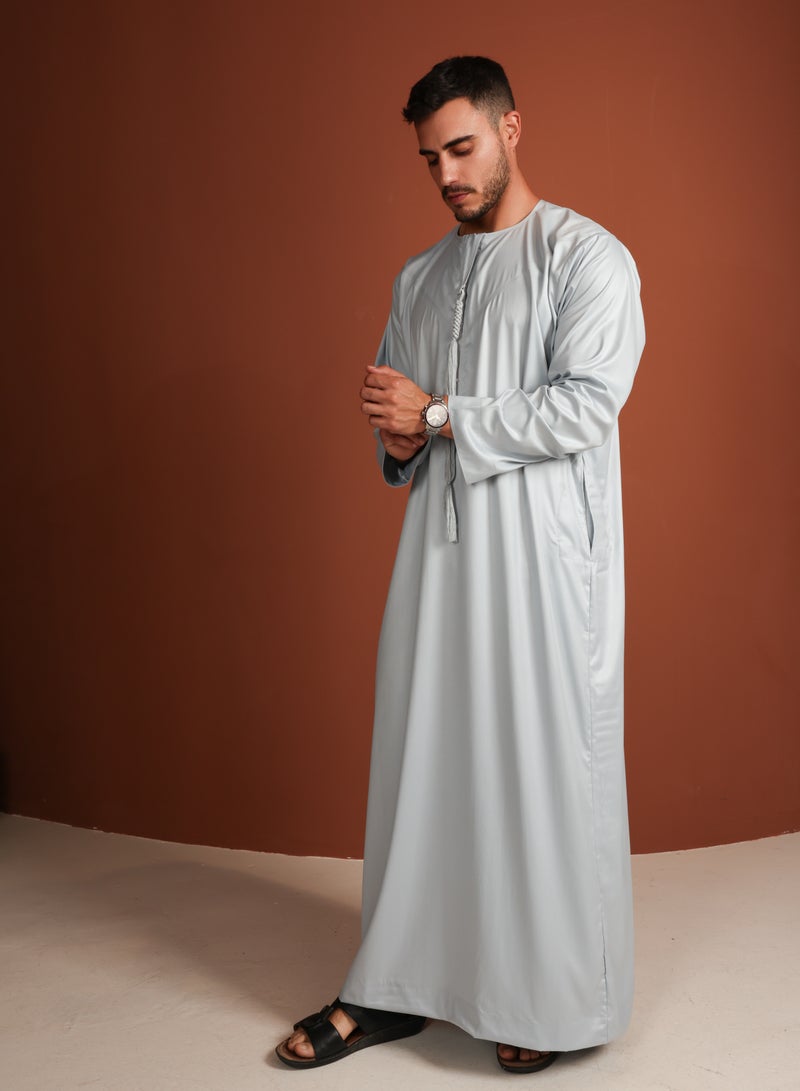 ييجو من مريم Kandora Idriss – Light Grey Emirati Kandhoura – Soft Cotton Blend | Modern Tradition & Comfort - 54CM - Light Grey  - Image 3
