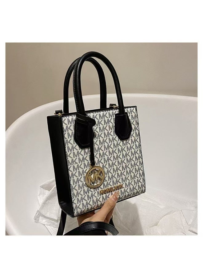 MK classic bag, can be converted into a crossbody bag, suitable for holding camera lenses. Classic themed design - Image 1