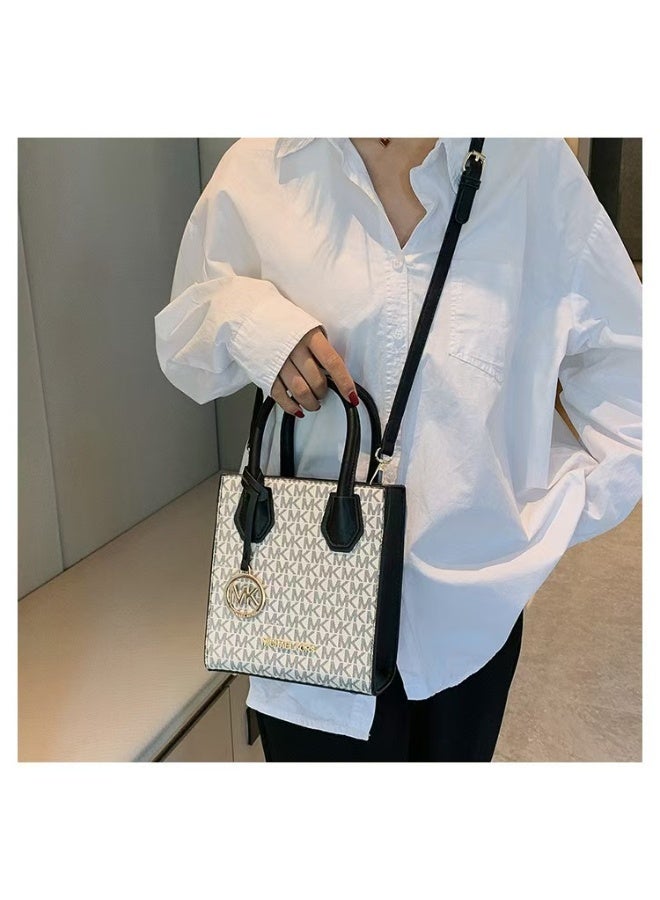 MK classic bag, can be converted into a crossbody bag, suitable for holding camera lenses. Classic themed design - Image 3