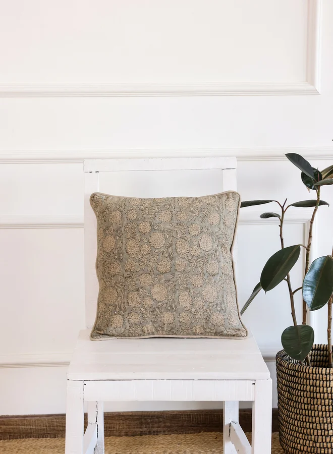 سانسكريتي هومز sanskrutihomes Floral Printed Velvet Cushion Cover - 45x45cm