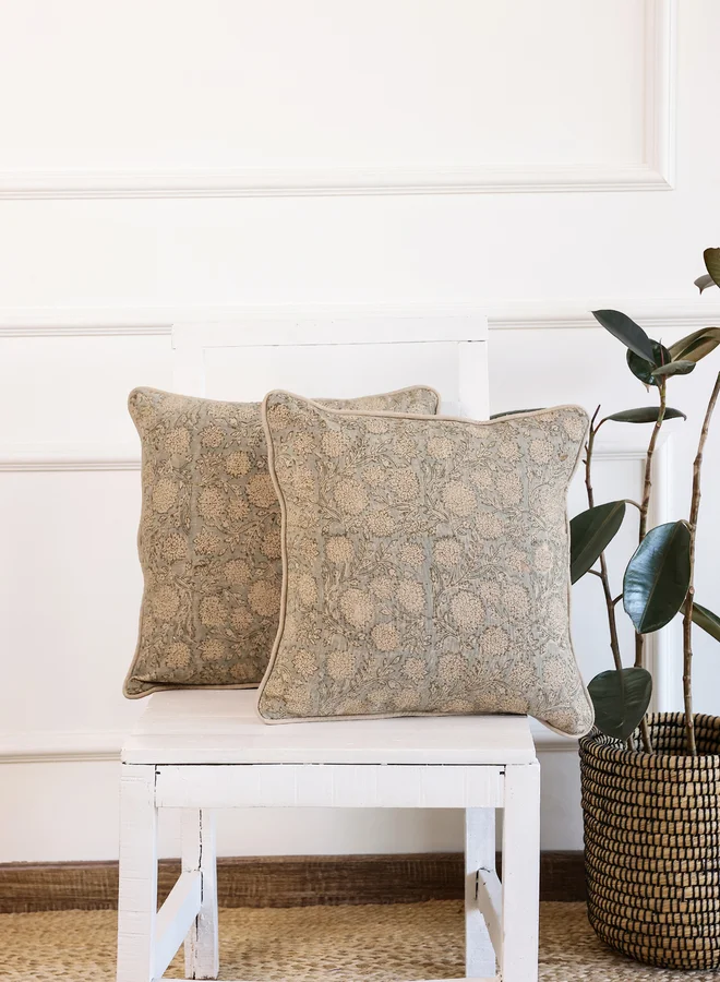 سانسكريتي هومز sanskrutihomes Floral Printed Velvet Cushion Cover - 45x45cm