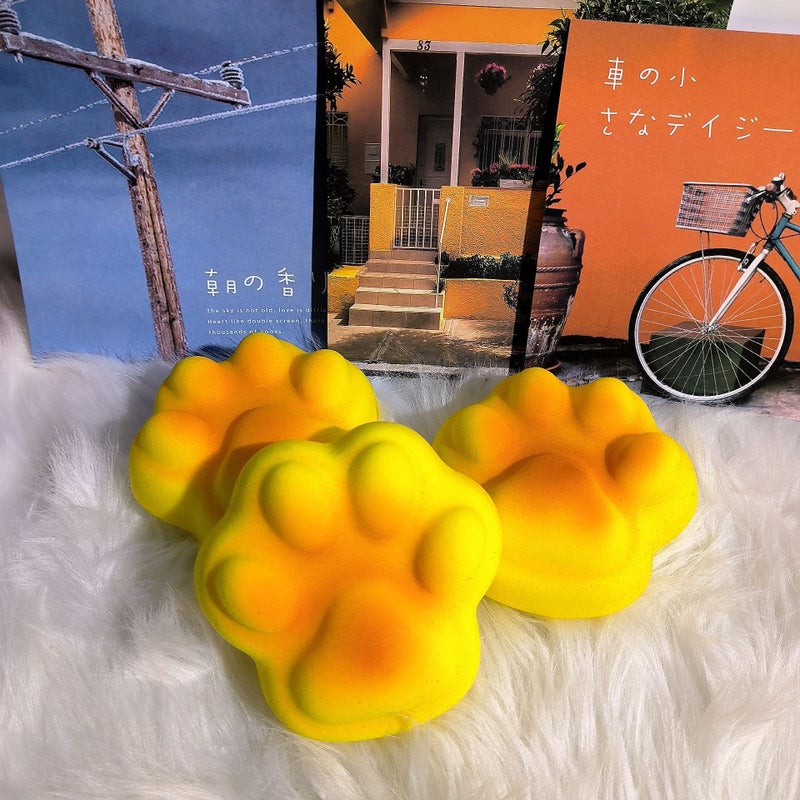 Cat Paw Bread Squishy Toy - Image 1