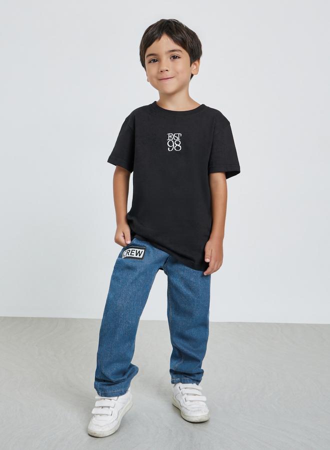 ستايلي جينز بخصر مرن وشعار للأولاد - Image 2