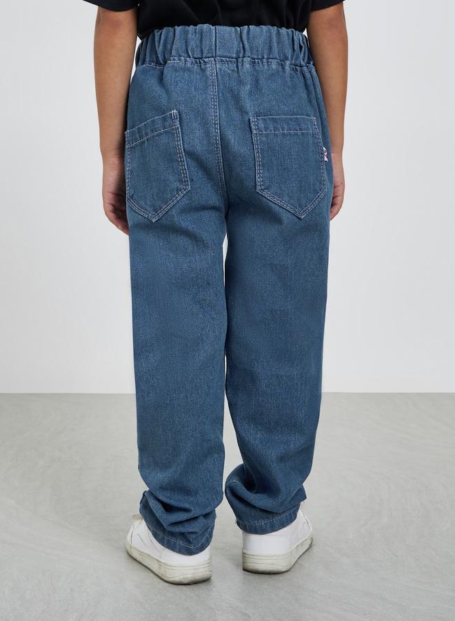 ستايلي جينز بخصر مرن وشعار للأولاد - Image 3