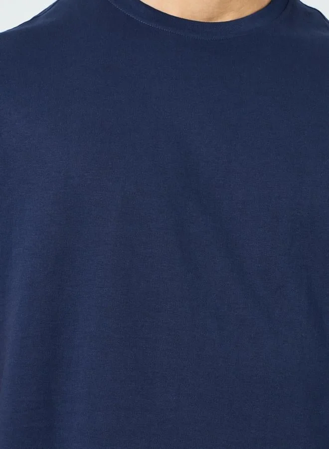 ستايلي تيشيرت بياقة دائرية وأكمام قصيرة