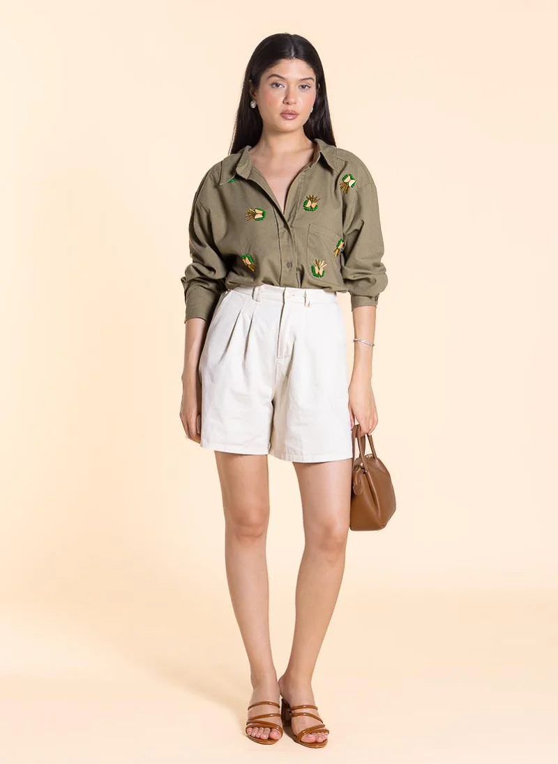 SHAPES DETAILED EMBROIDERED COMFORT SHIRT