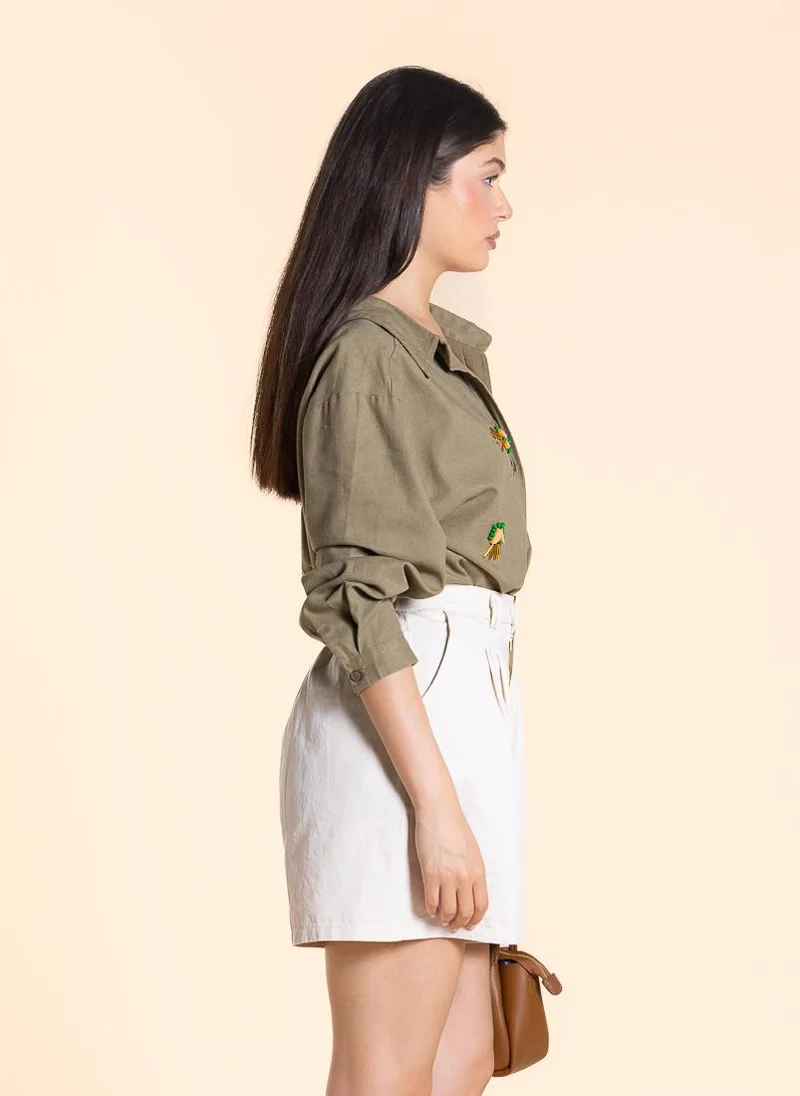 SHAPES DETAILED EMBROIDERED COMFORT SHIRT
